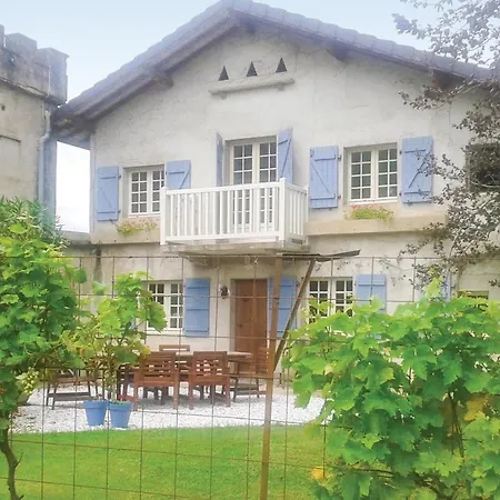 Lovely Home In Charritte De Bas With Wifi *