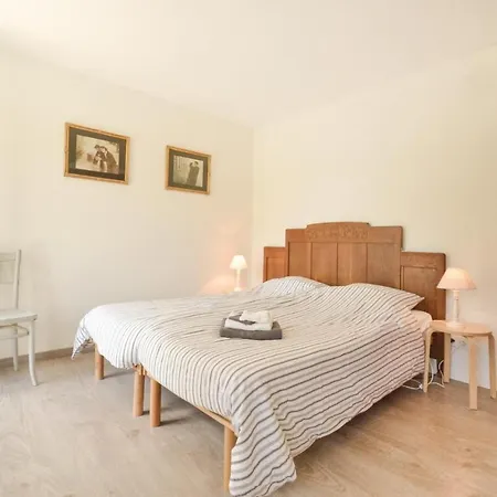 2 Bedroom In De Bas Casa de Férias *