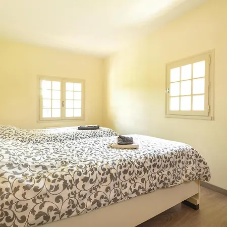 2 Bedroom In De Bas Casa de Férias Charritte-de-Bas