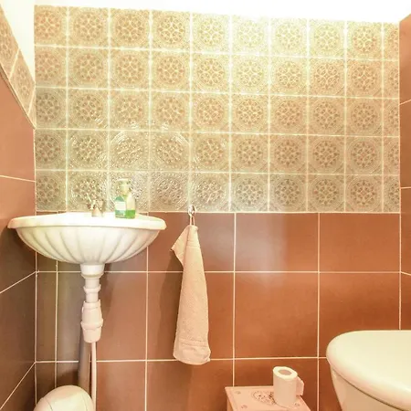 2 Bedroom In De Bas Charritte-de-Bas