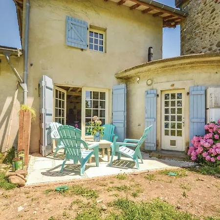 Lovely Home In Charritte De Bas With Wifi
