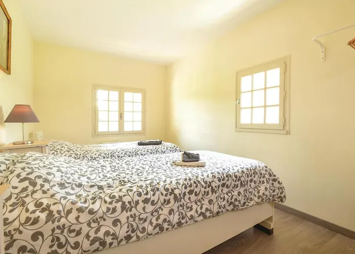 2 Bedroom In De Bas Semesterbostad Charritte-de-Bas