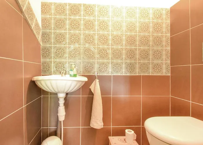 2 Bedroom In De Bas Charritte-de-Bas